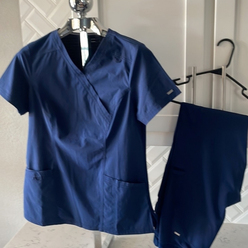 Scrub set